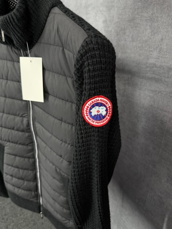 Canada Goose Cardigan Black, Rode Logo