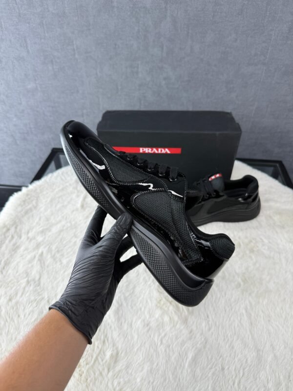 Prada Cups Black on Black Glimmend