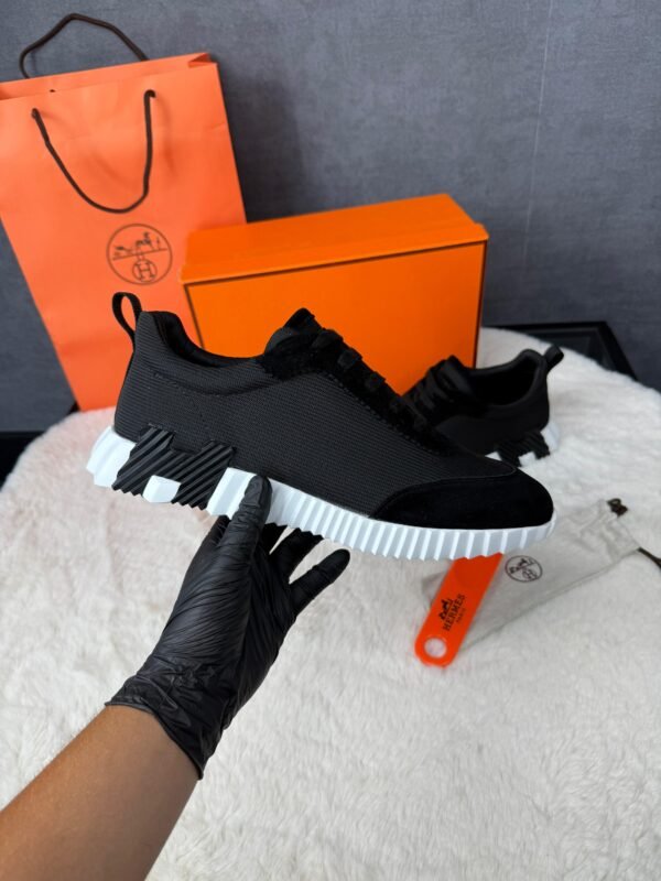 Hermes Bouncing Black White Ribbels