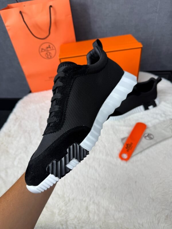 Hermes Bouncing Black White Ribbels