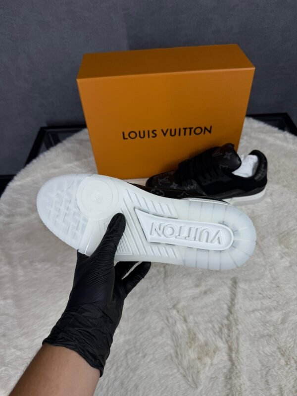 Louis Vuitton Runners Black White