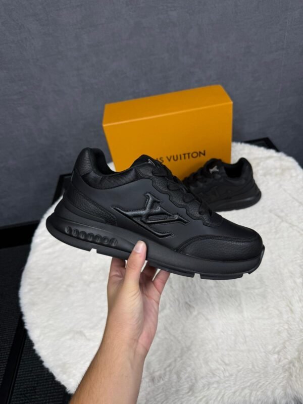 Louis Vuitton Classic, Black on Black