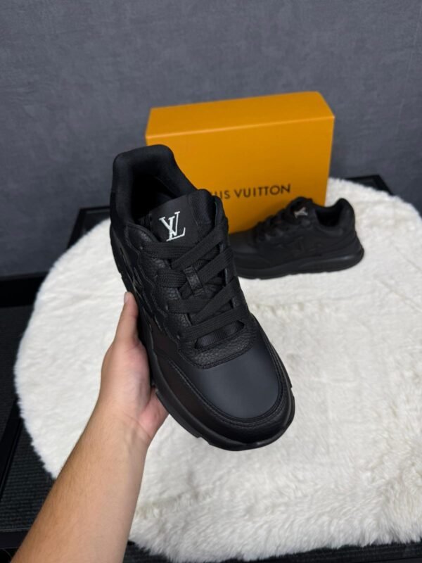 Louis Vuitton Classic, Black on Black