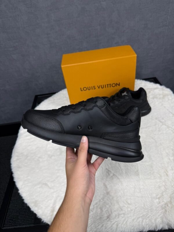 Louis Vuitton Classic, Black on Black
