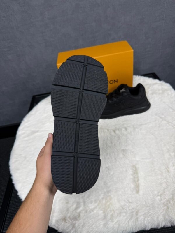 Louis Vuitton Classic, Black on Black