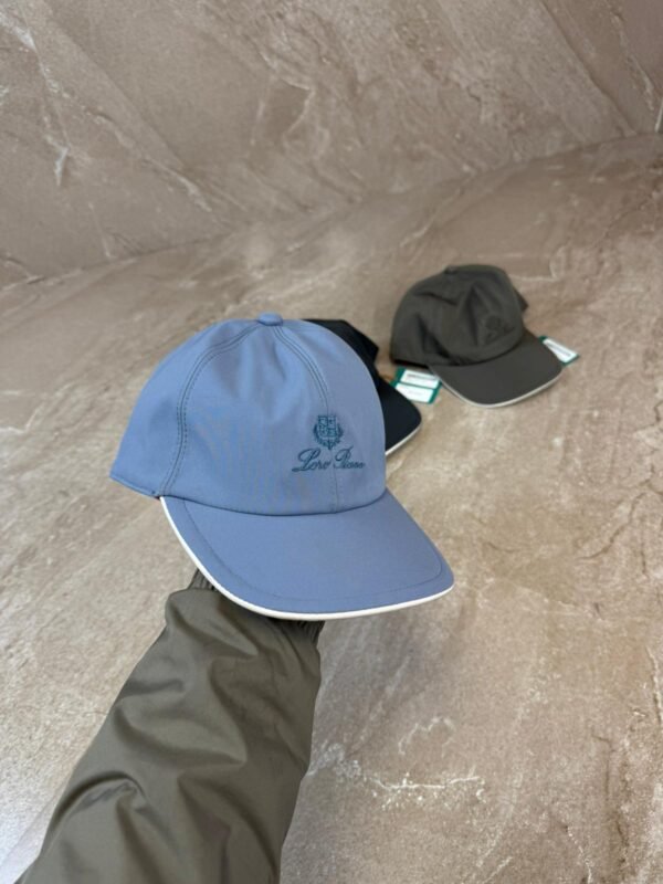 Loro Piana Pet Licht Blauw