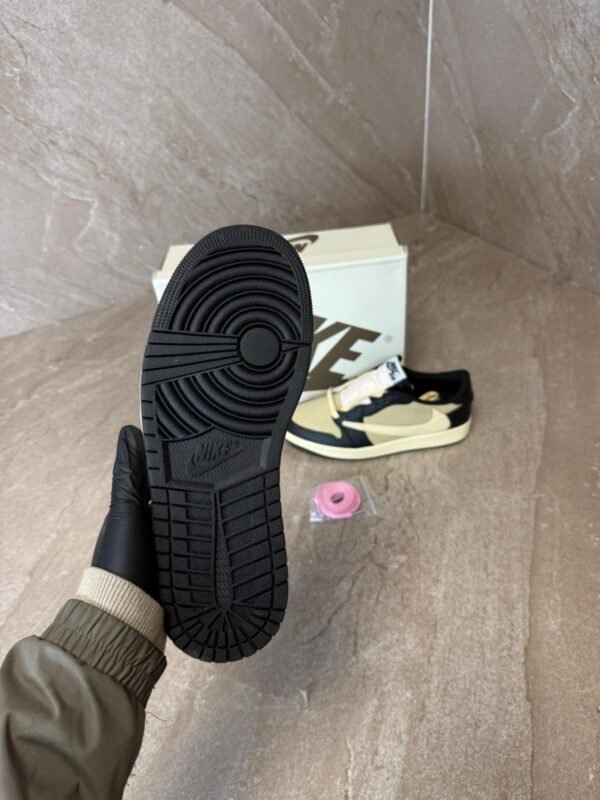 Nike Air Jordan 1 Low Travis Scott Pale Vanilla