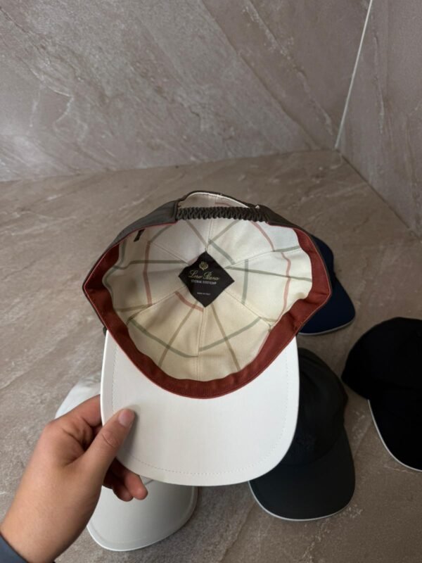 Loro Piana Pet Bruin