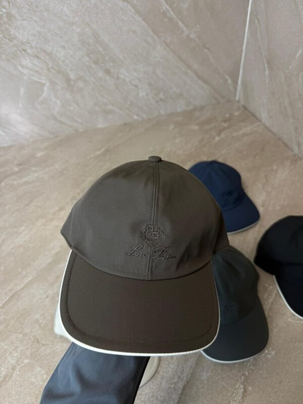 Loro Piana Pet Bruin