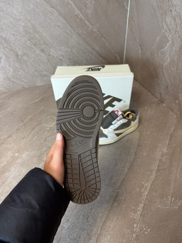 Travis Scott Air Jordan Reverse Mocha