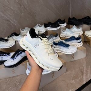 On Cloudtilt Sneaker White - Beige