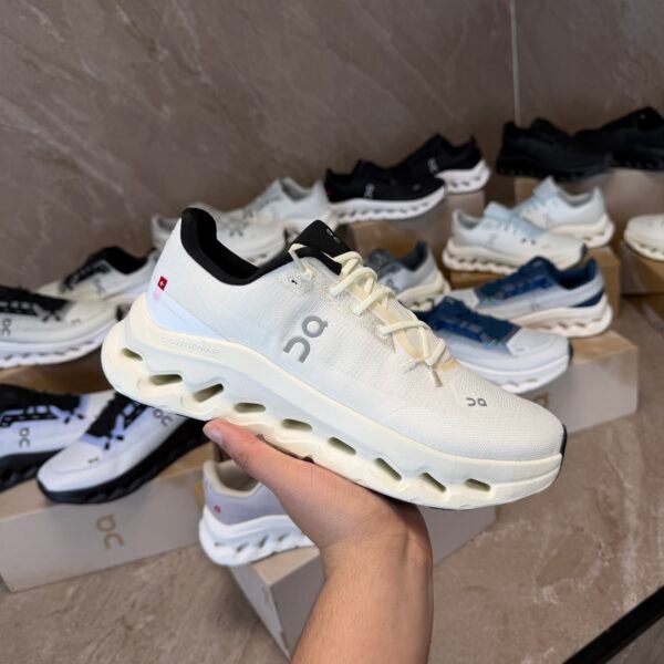 On Cloudtilt Sneaker White - Beige