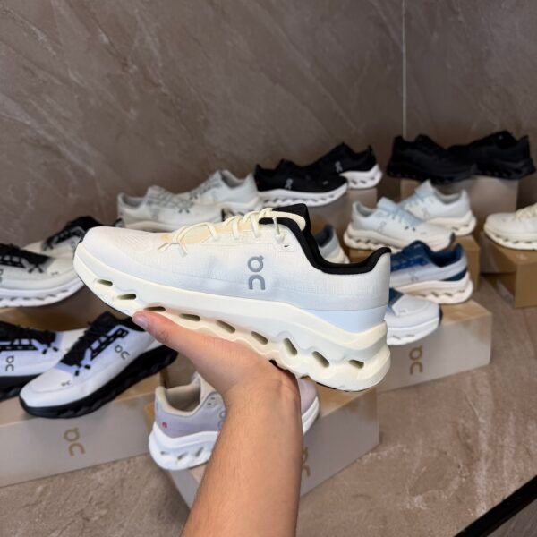 On Cloudtilt Sneaker White - Beige