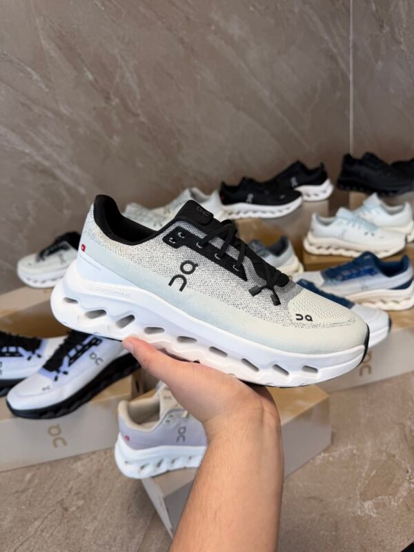 On Cloudtilt Sneaker White-Black