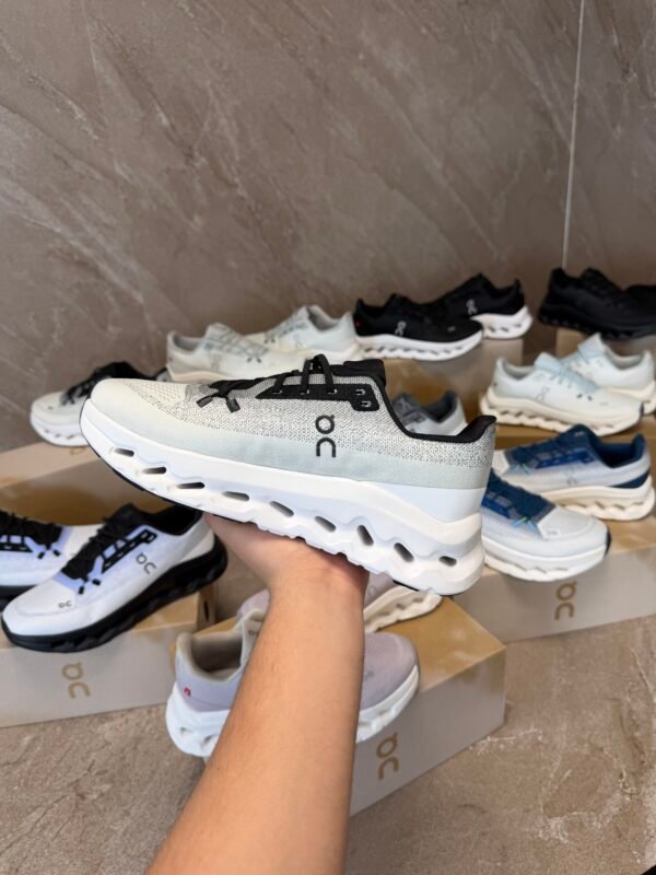 On Cloudtilt Sneaker White-Black