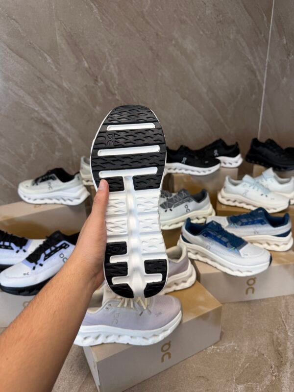 On Cloudtilt Sneaker White-Black