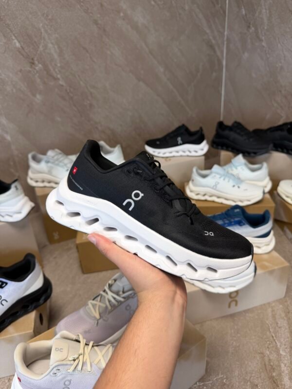 On Cloudtilt Sneaker Black - White