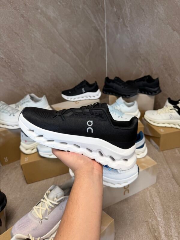 On Cloudtilt Sneaker Black - White