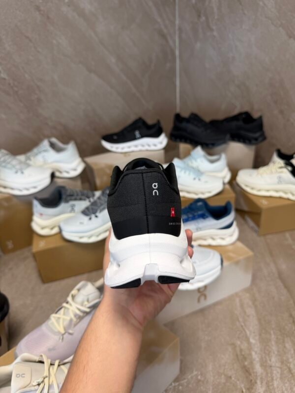 On Cloudtilt Sneaker Black - White