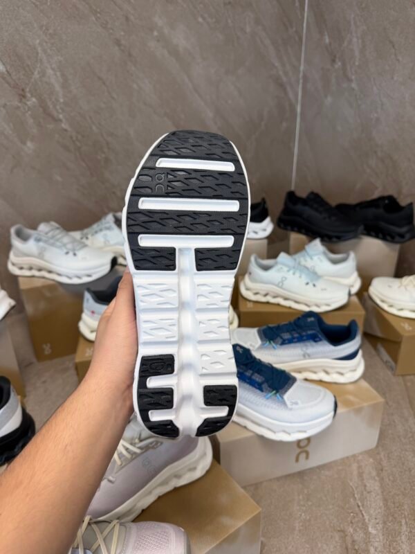 On Cloudtilt Sneaker Black - White