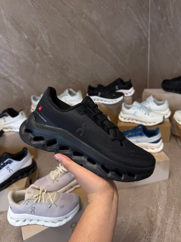 On Cloudtilt Sneaker Black on Black