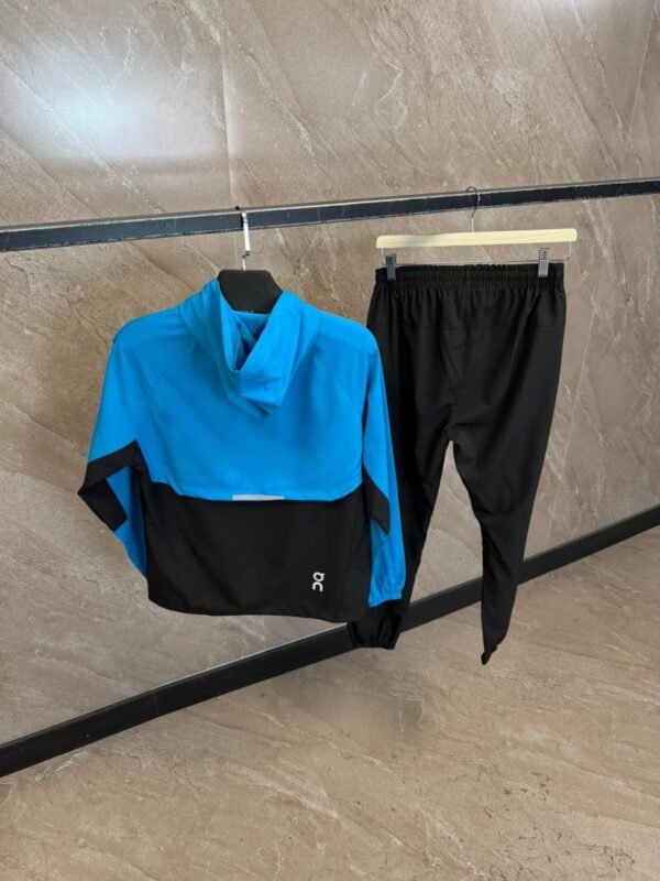 On Running Core Trainingspak Blue / Black