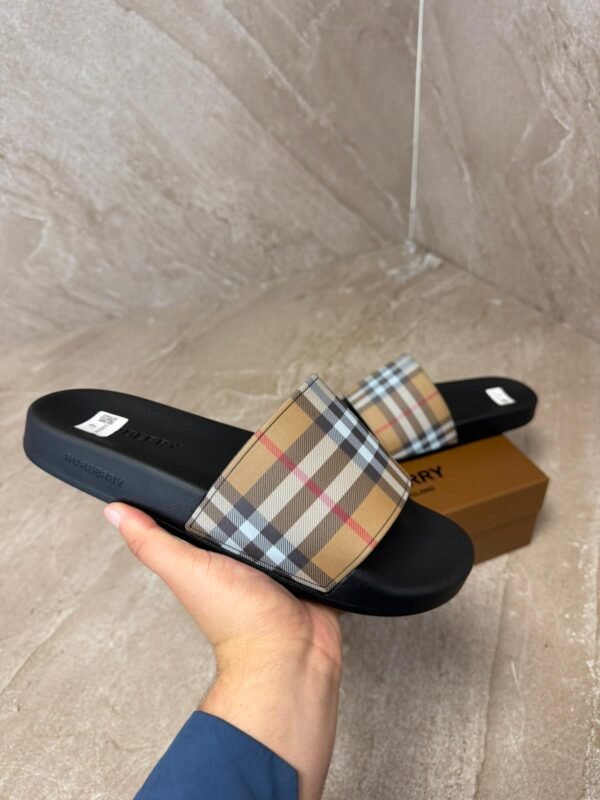 Burberry Slippers Light Brown
