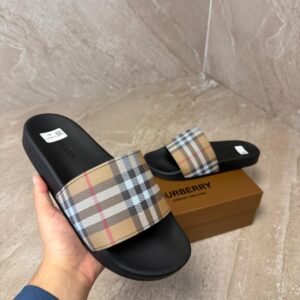 Burberry Slippers Light Brown