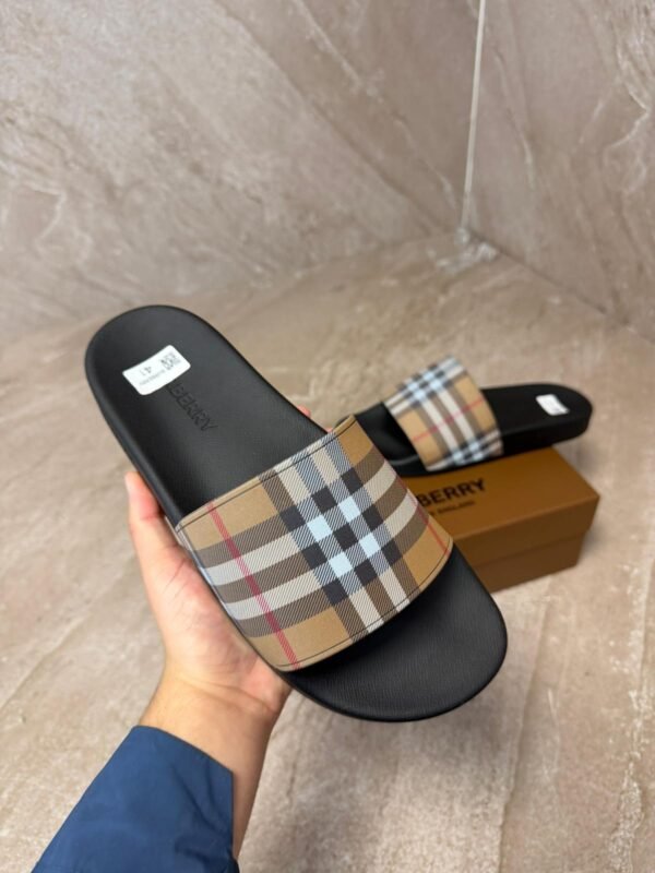 Burberry Slippers Light Brown