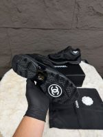 Chanel Black on Black Sneakers - Afbeelding 3