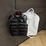 Moncler Black Bodywarmer Met Capuchon High Quality